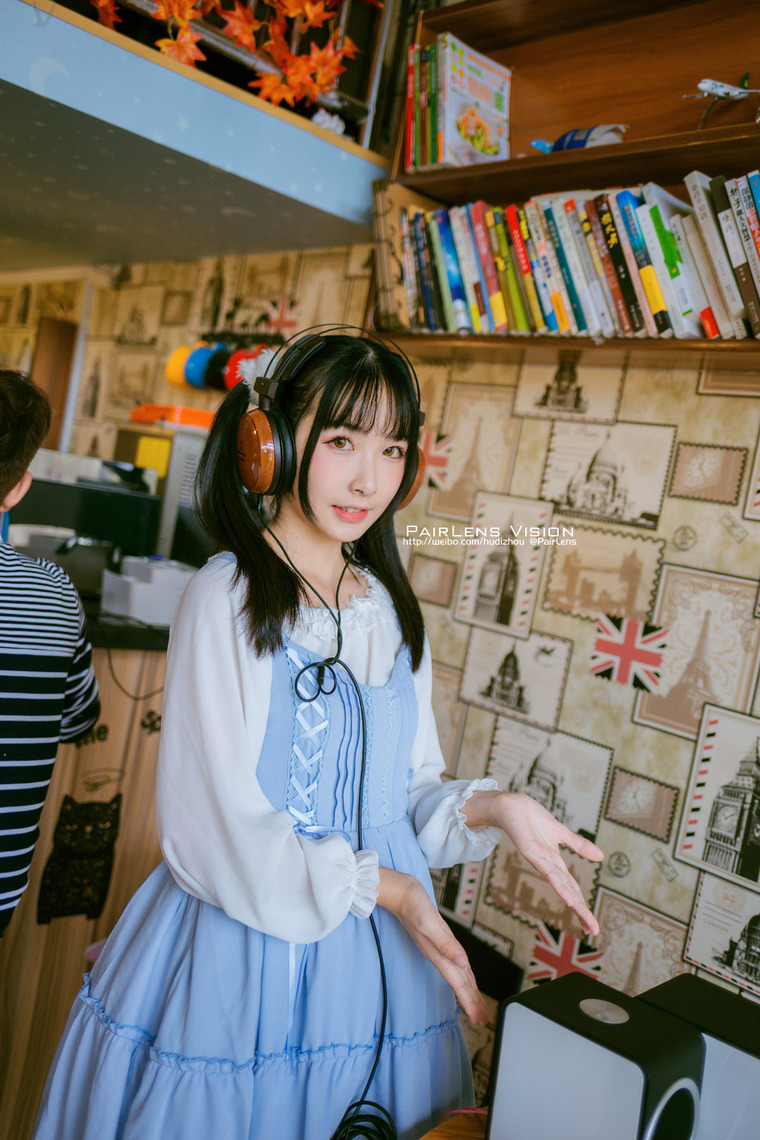 美少女与FeniksAudioEssence音箱的不经意邂逅