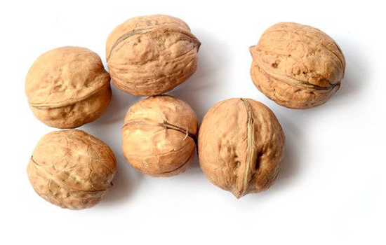 生核桃和干核桃哪个补脑效果好,青核桃皮和干核桃皮功效一样吗