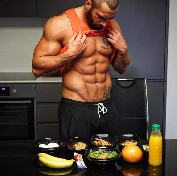 新手小白学健身餐,网红健身教练的锻炼方法