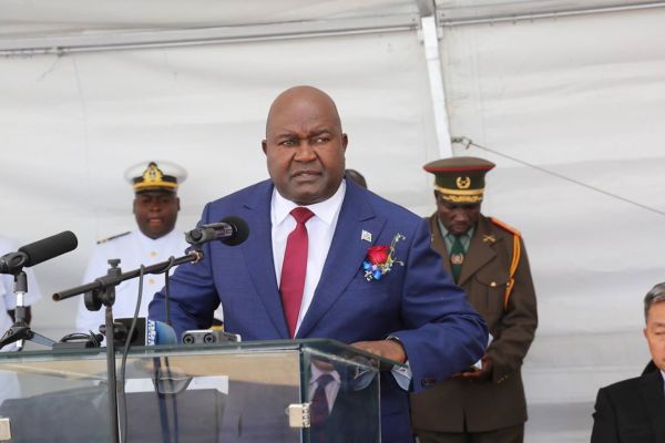 中国交了个“非洲巴铁”：陆海空三军*器武**全是中国制造！