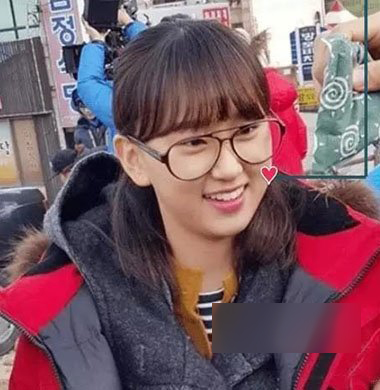 短发女生如何扎出慵懒随性的发型,合适短发女生的发型扎法图片