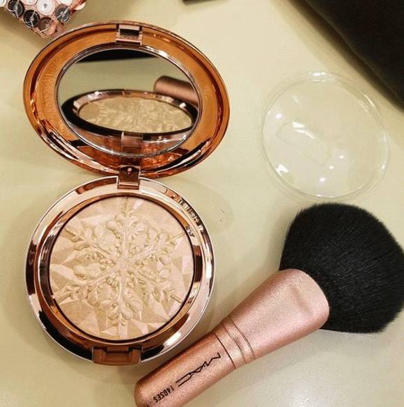 mac圣诞限定口红深唇试色,mac圣诞限定口红无滤镜试色