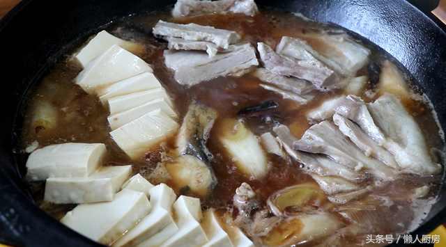 草鱼怎么做好吃教你做炖鱼,家常炸草鱼块炖鱼的做法大全