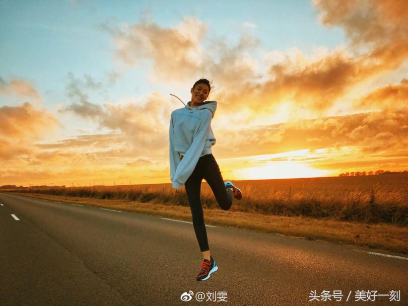 杨幂白百何毛衣搭配,网红运动鞋女款杨幂