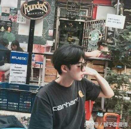 你一个人在家做过奇葩的事,你独自一人在家的时候会做什么