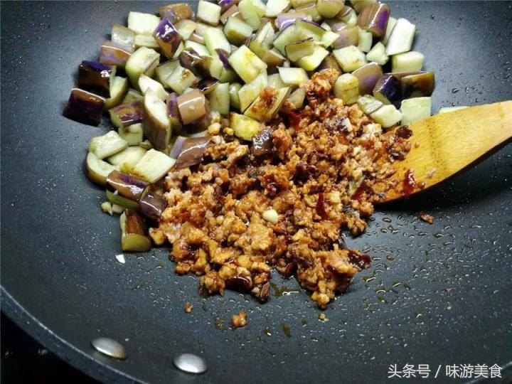 炒茄子错了教你一招茄子吸油,美食篇茄子怎么才能少吸油
