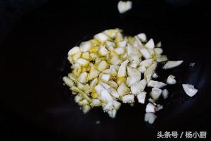 青椒炒小河虾配煎饼,青椒炒河虾不用油炸