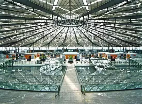 又一次站在了世界之巅！上海就是这样一个实力城市！来了就不想走