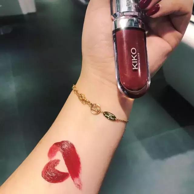 阿玛尼唇釉最合适秋冬的颜色,阿玛尼唇釉哪一款比较合适年轻人