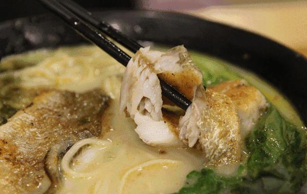 上海必吃榜第一名黄鱼面,上海50一碗的黄鱼面