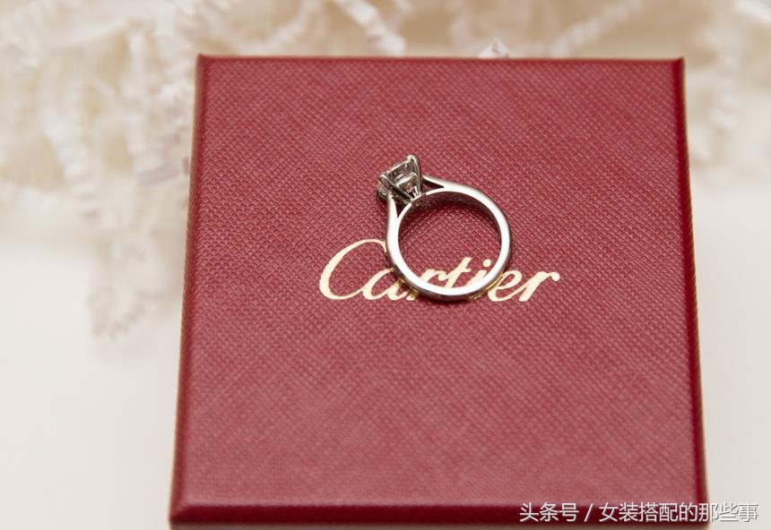 卡地亚Cartier订婚钻戒1895一生一世