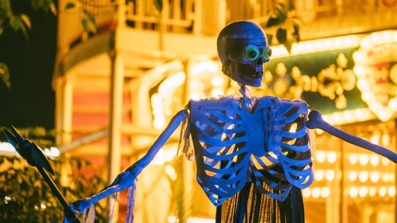 要说万圣节哪家强？这里可是连许巍都被吸引来一起“鬼”混了！