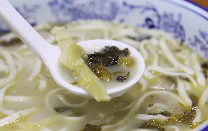 上海必吃榜第一名黄鱼面,上海50一碗的黄鱼面