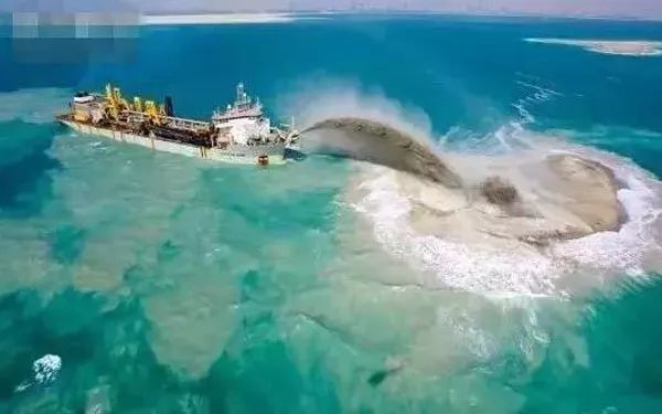 “天鲲”挖泥有多牛？削岩如泥1小时在足球场堆层楼