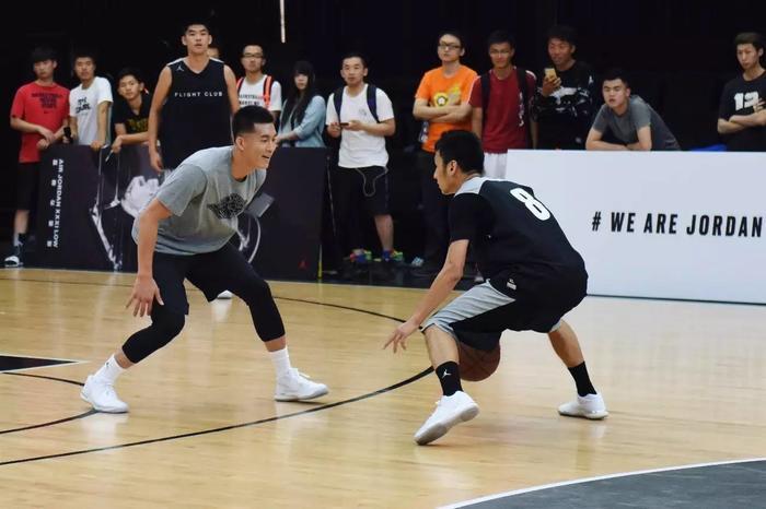 cba郭艾伦转会了吗,cba球员郭艾伦都穿哪些鞋