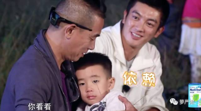 应采儿jasper为陈小春应援 (jasper看应采儿亲陈小春的眼神)