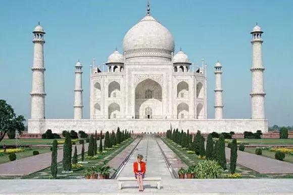 奢侈品跨界风潮来袭这些东西你都见过了吗？