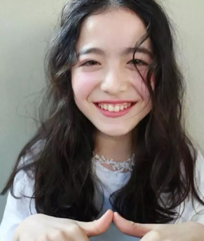 刘海图片女显脸小,有刘海扎发显脸小