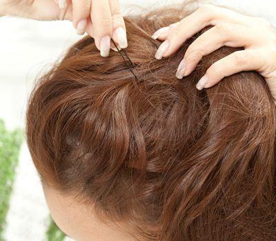 穿裙子用小夹子扎头发,穿裙子把头发扎起来发型简单好看