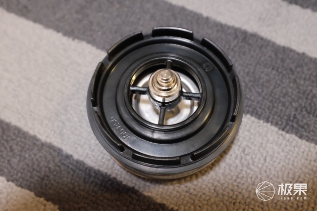 厨房垃圾桶老是黏黏糊糊,厨房垃圾桶小妙招