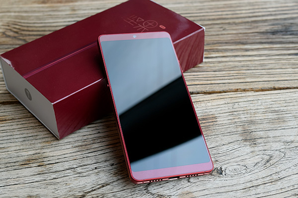 坚果pro2全面屏设计,坚果pro2老罗教你如何选图