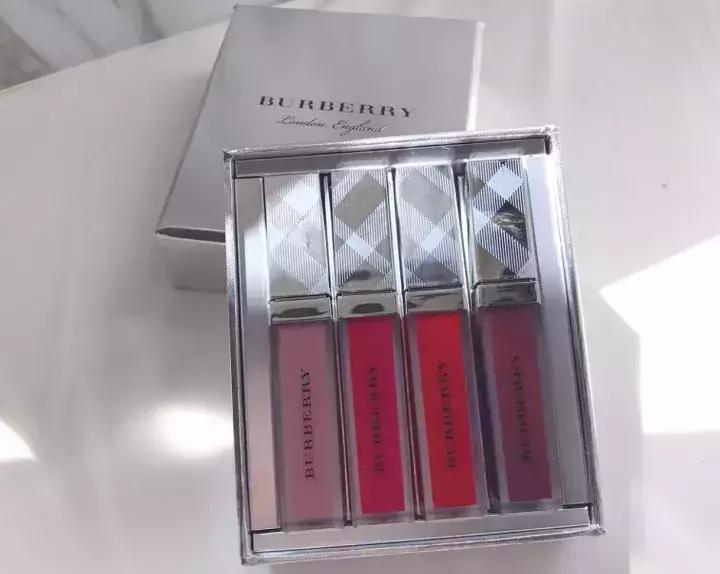 明星晒自己口红,晒男朋友口红