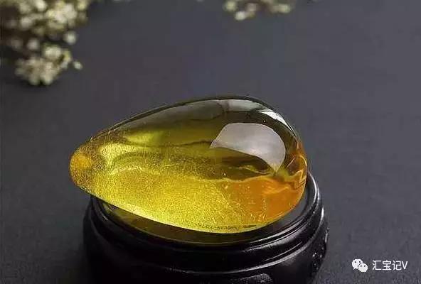 紫罗兰琥珀蜜蜡真假,琥珀蜜蜡紫光灯照真假