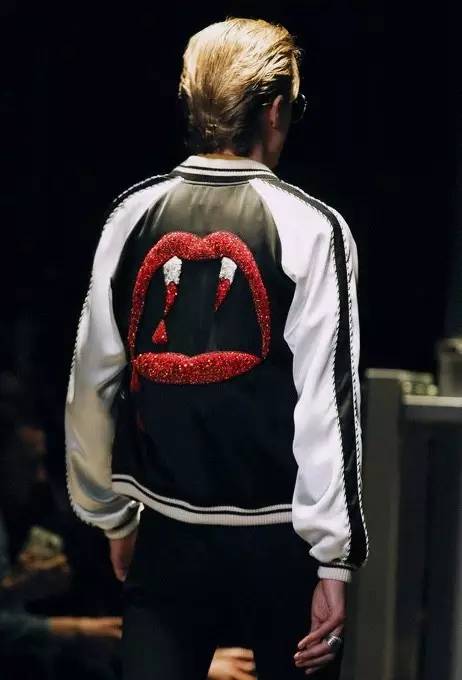 终于甩好了肉准备塞进这些衣裤的时候｜罪魁祸首跑了～