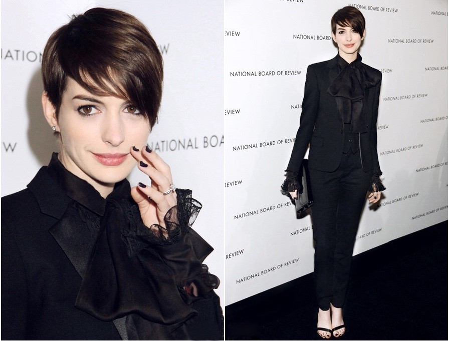 终于甩好了肉准备塞进这些衣裤的时候｜罪魁祸首跑了～