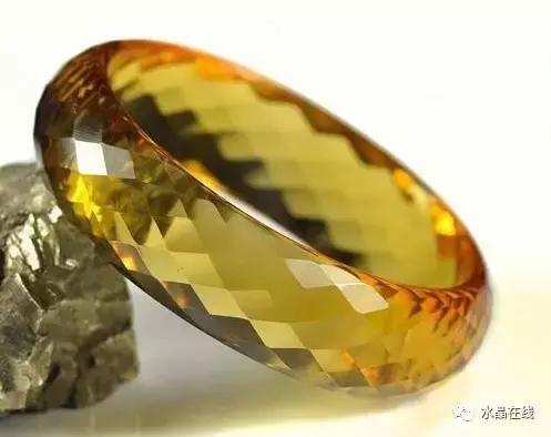 分辨黄水晶,真假黄水晶对比照片图