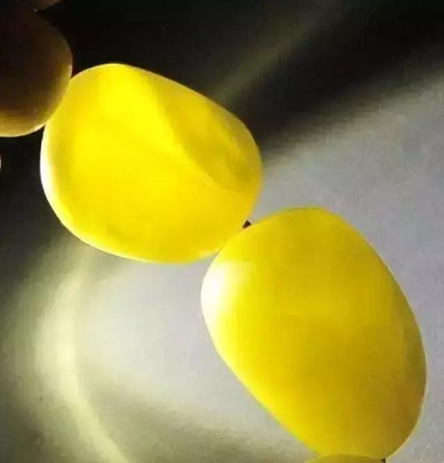 100年老蜜蜡真假鉴别,琥珀坊蜜蜡真假对比图