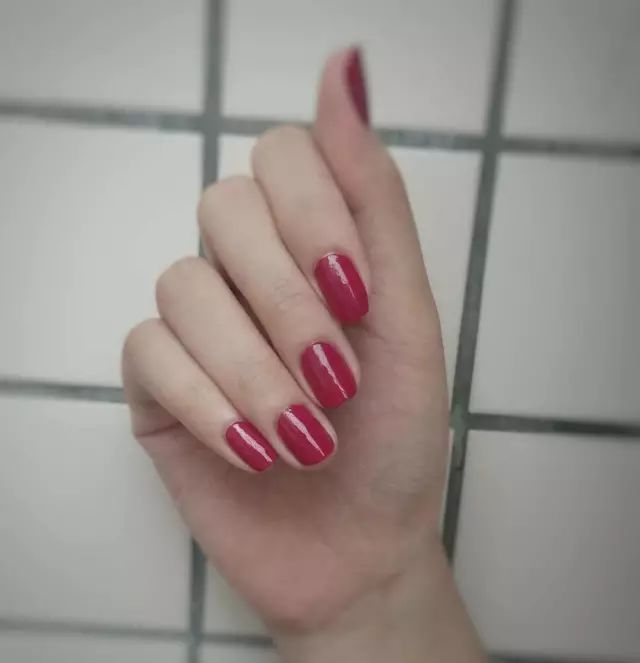 涂指甲油的正确步骤与技巧,怎样才能涂指甲油是正确的方法