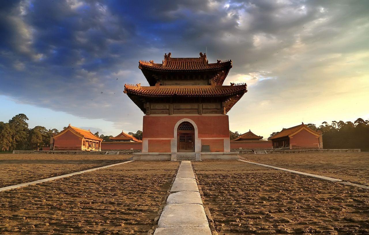 雍正的陵墓为什么不跟康熙的一起,乾隆给雍正修陵墓