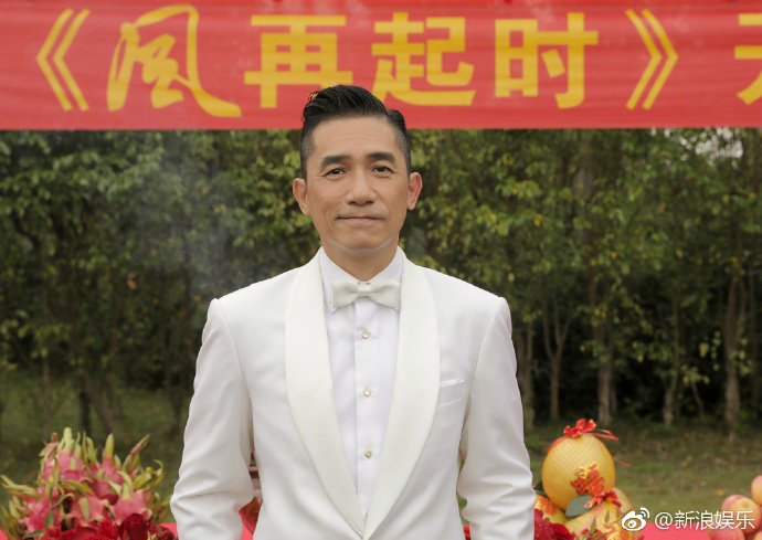 杜鹃模特高级感图片,杜鹃变身超然