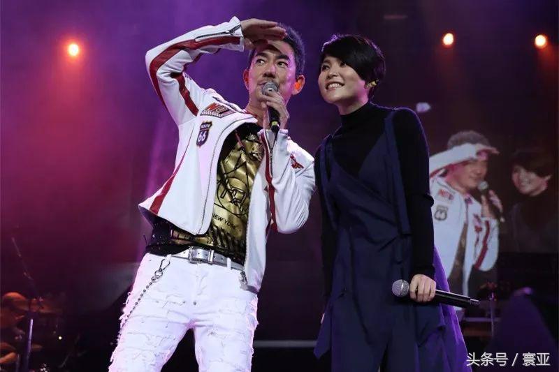 任贤齐云顶开唱气氛沸腾与九孔互耍嘴皮逗乐歌迷