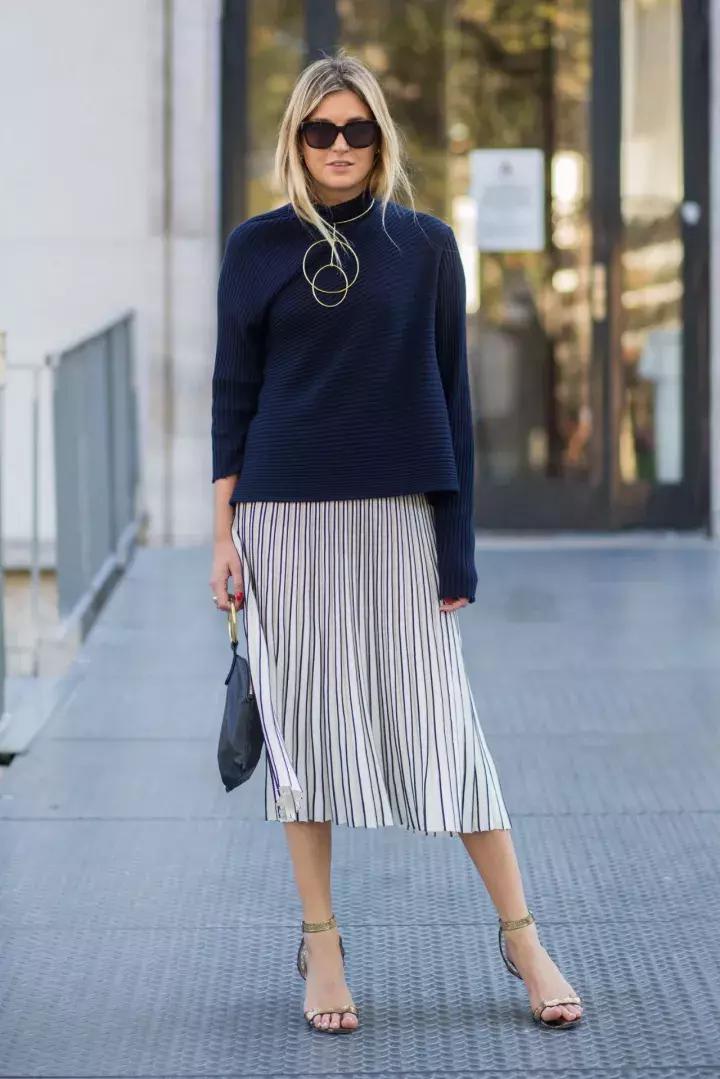 红色毛衣配什么毛衣链好看,想把毛衣穿时髦从拒绝这3款开始