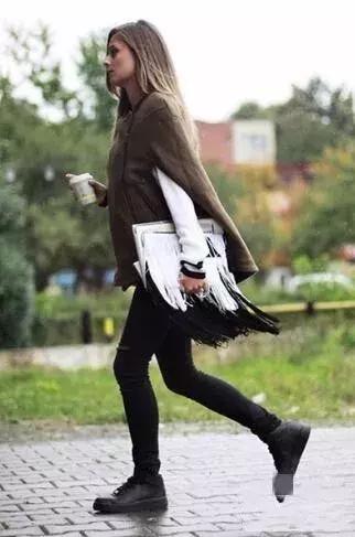 披上这一席披肩斗篷吧~