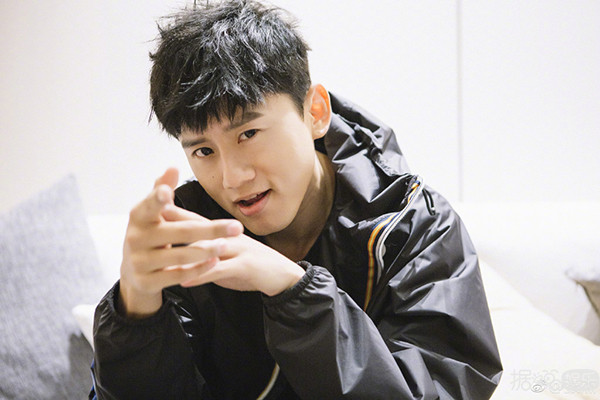 张杰哄谢娜,张杰流泪感动告白谢娜