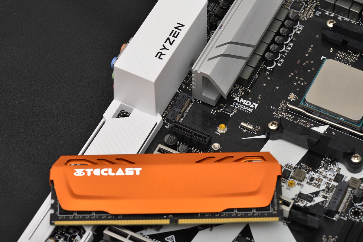 存储大厂刚出内存就发福利，2400就能超3200