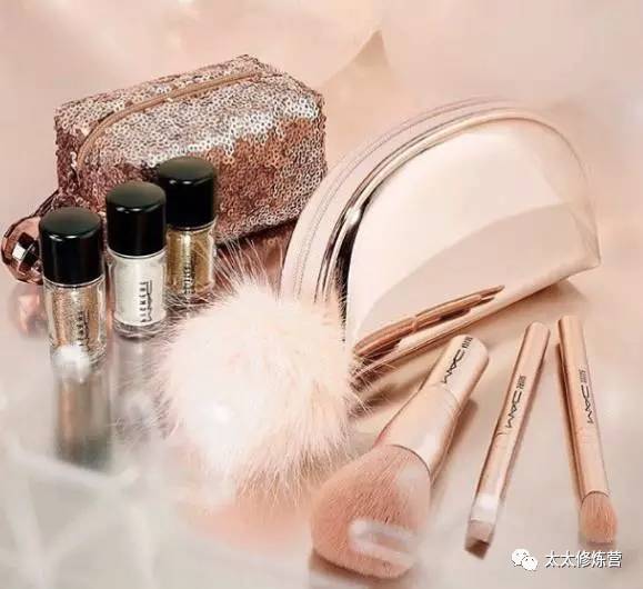 盘点大牌彩妆圣诞限量版,品牌彩妆平价送人圣诞节礼盒推荐