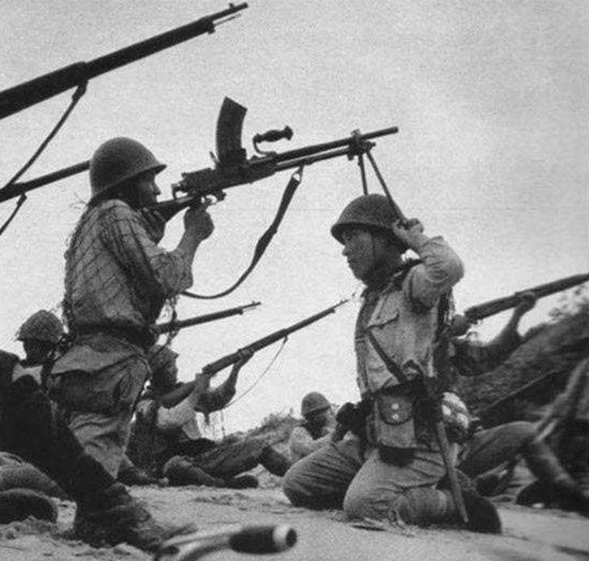 战场上重机枪怎么布置,打仗时机枪都是怎么分布