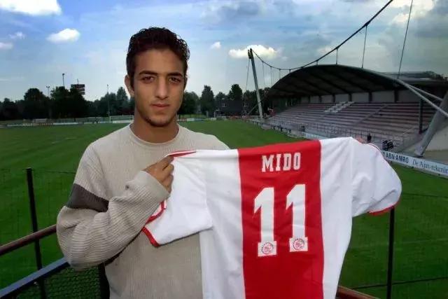 伊布挑衅米多,米多对伊布