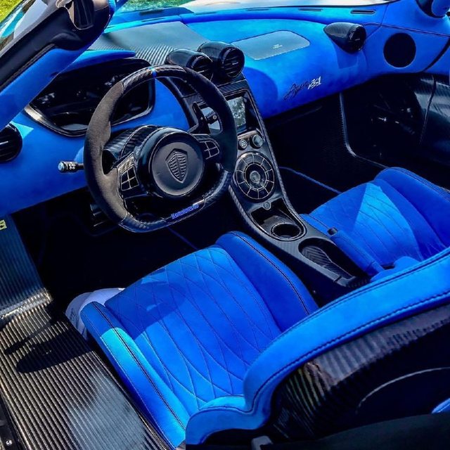 迪拜土豪买辆超跑搭配鞋子！小编心中一句MMP，扫开一辆共享单车