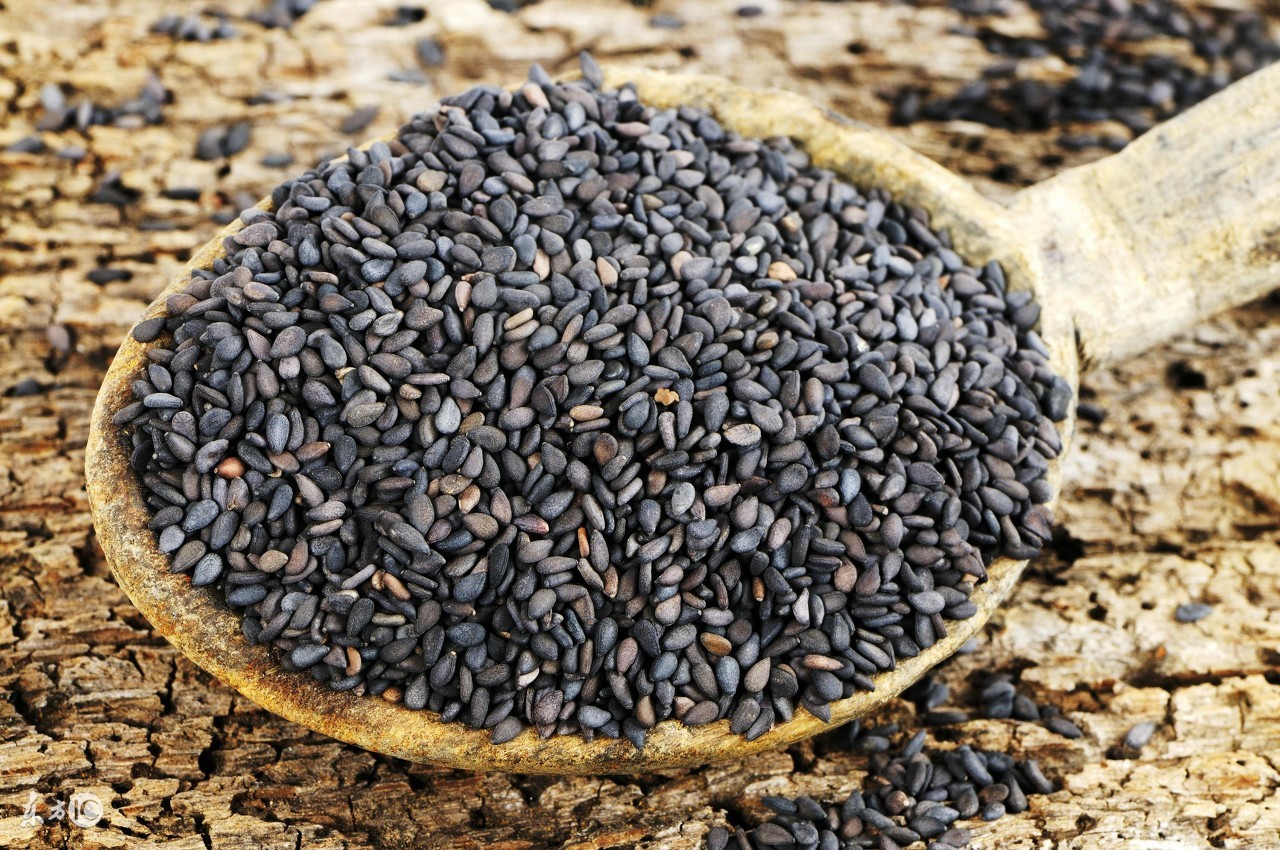 最近总是掉头发教你五招改善脱发,头发脱发发黄和缺钙有关系吗