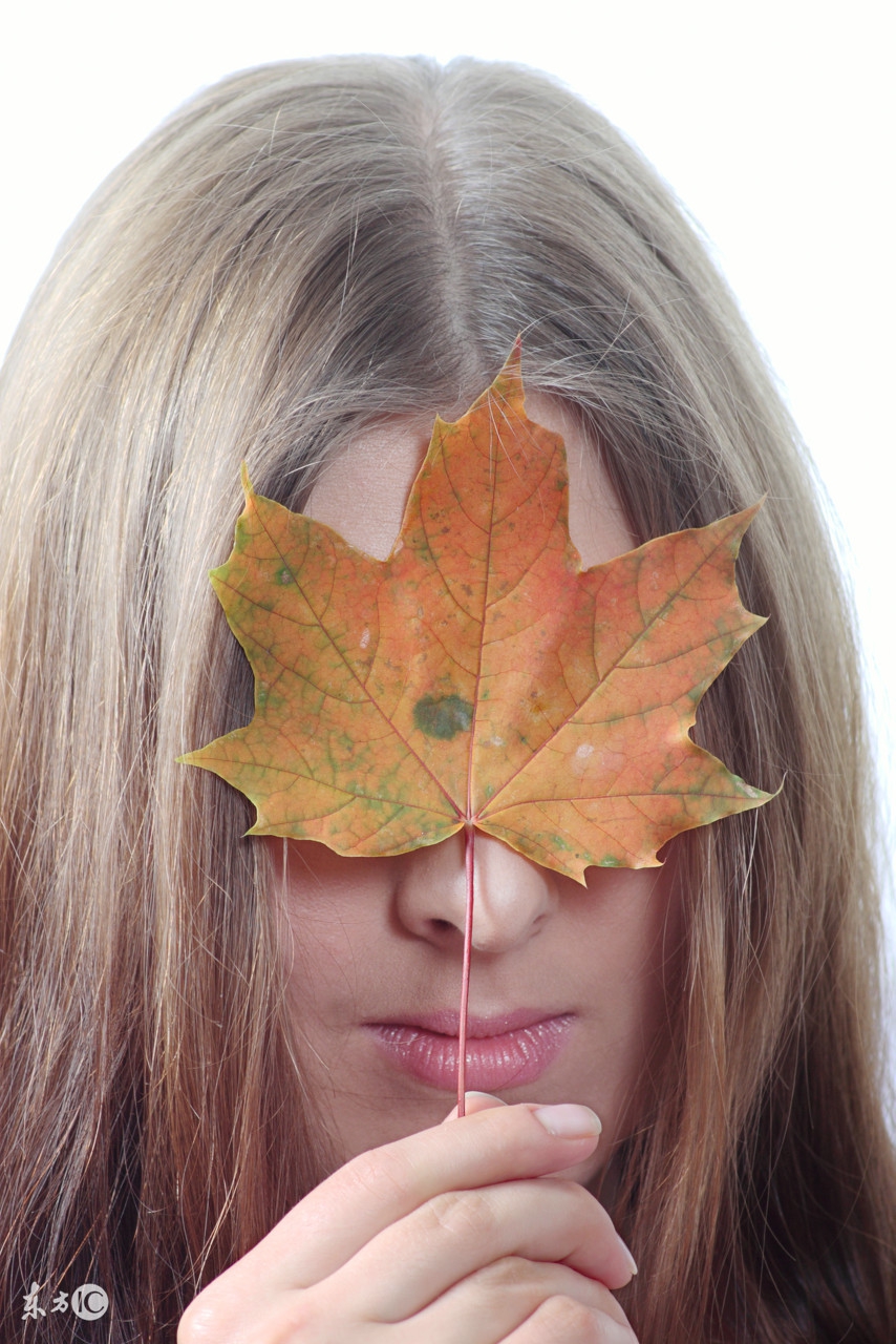 最近总是掉头发教你五招改善脱发,头发脱发发黄和缺钙有关系吗