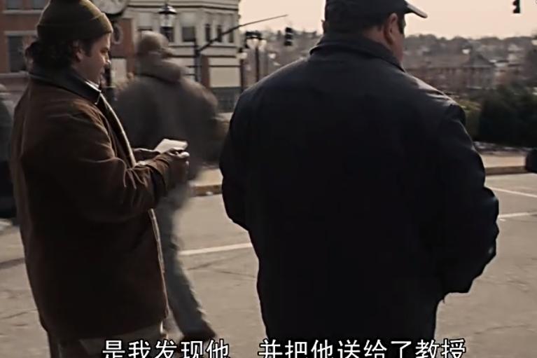 一只狗感动到哭的视频,一只狗看电影看哭了