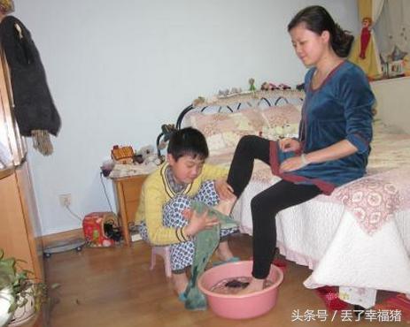 原来艾草这样泡脚用，人既不易生病，还能够预防4种病症！