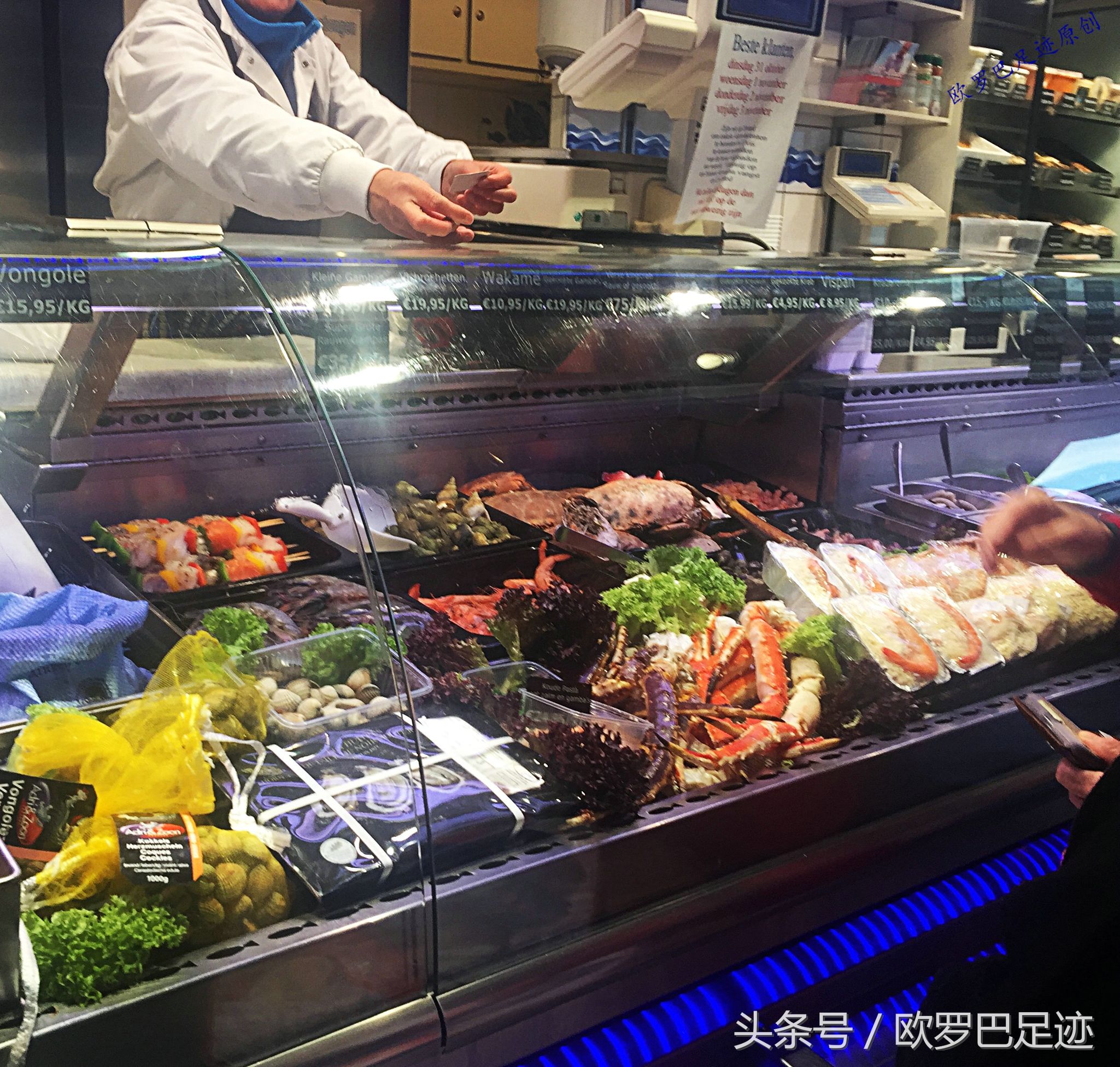 中国厨子邂逅欧洲小镇海鲜市，不认识的鱼炖起来也不手软