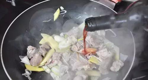 喝不完的红酒怎么做菜,红酒炖羊排用什么红酒