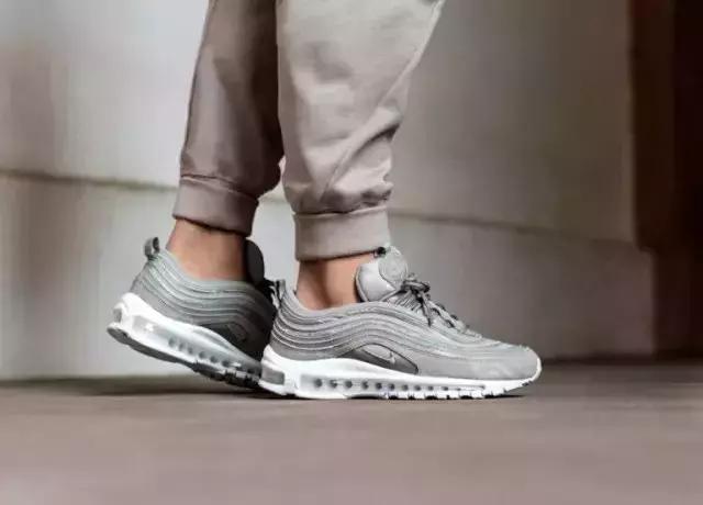 维密秀奚梦瑶摔倒完全版,奚梦瑶在维密大秀上摔倒